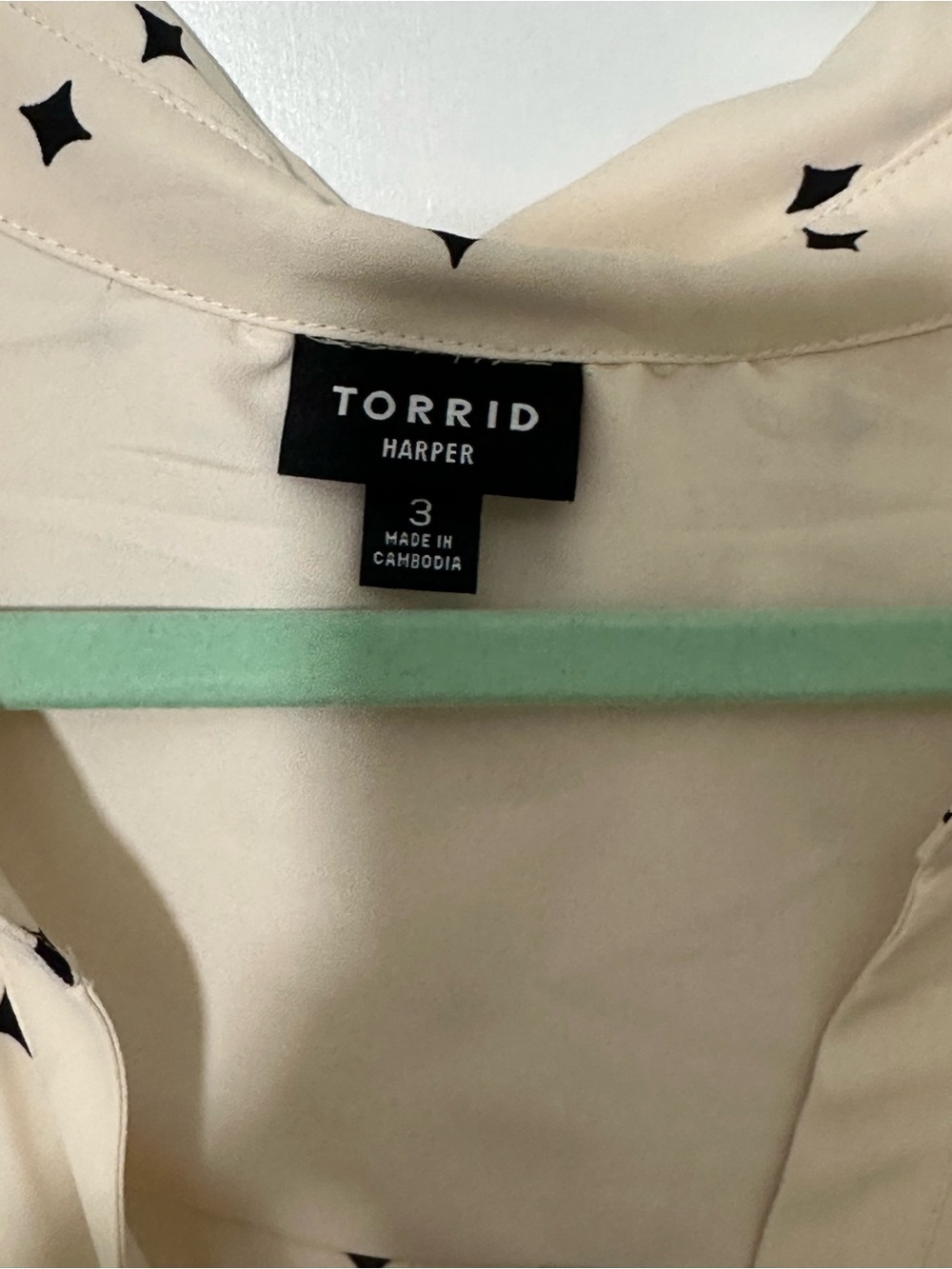 torrid Cream Sleeveless Blouse with Black Diamond Print - Picture 2 of 3